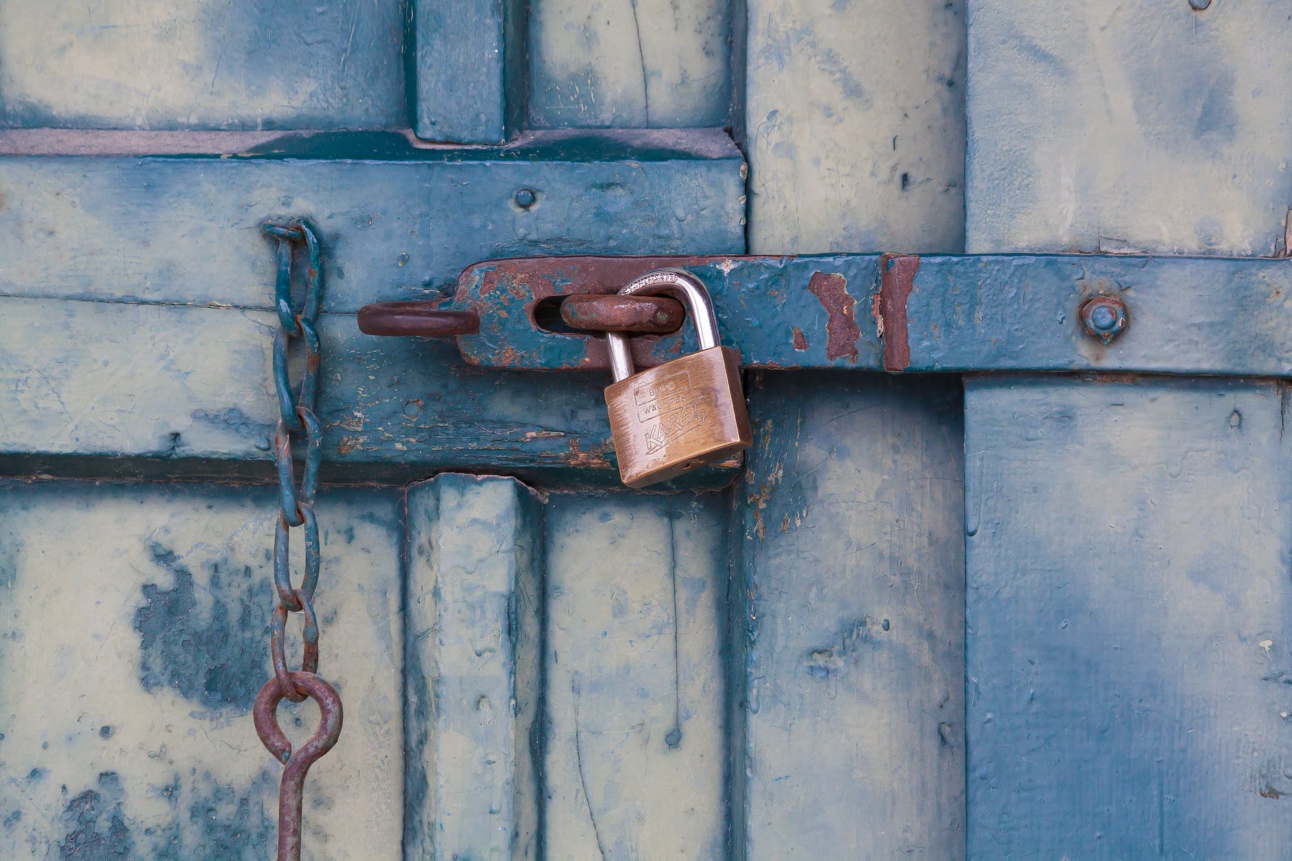 Privacy Concerns: Sharing personal information and photos on social media can potentially expose individuals to privacy breaches, identity theft, and other forms of cybercrime. It's important to be mindful of the information you share and adjust your privacy settings accordingly.