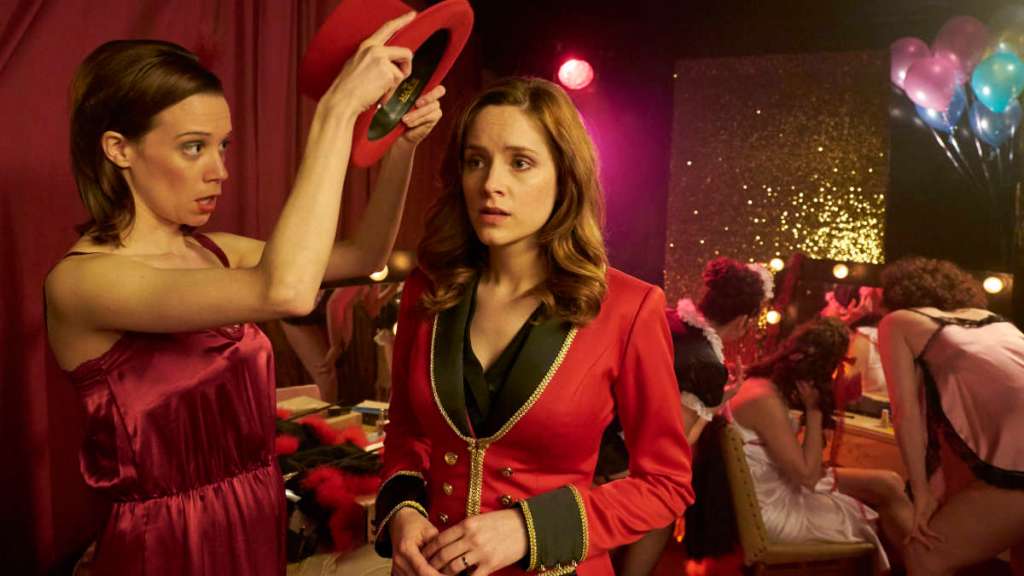 SOPHIE RUNDLE (Steph), CHLOE PIRRIE (Hellie), épisode 6, "Good Vibrations" de Joss Agnew, Marek Losey et Jill Robertson