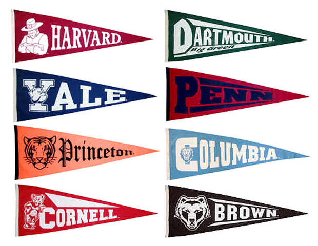 Les logos et la liste des universités qui appartiennent à la Ivy League