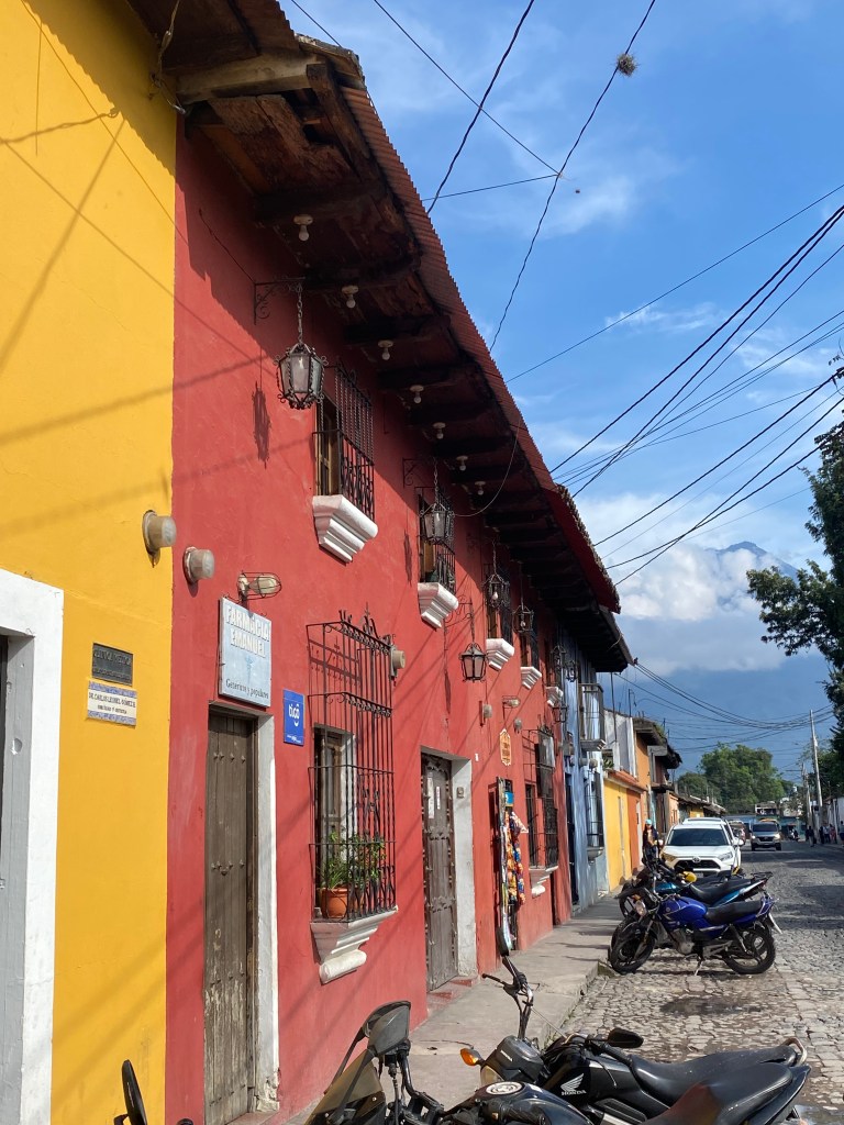 Antigua Guatemala
This colonial city is a perfect blend of history and charm, with cobbled streets, baroque architecture, and vibrant markets. Wander through picturesque ruins, sip Guatemalan coffee in a cozy café, and hike up to the Cerro de la Cruz for a stunning panoramic view.