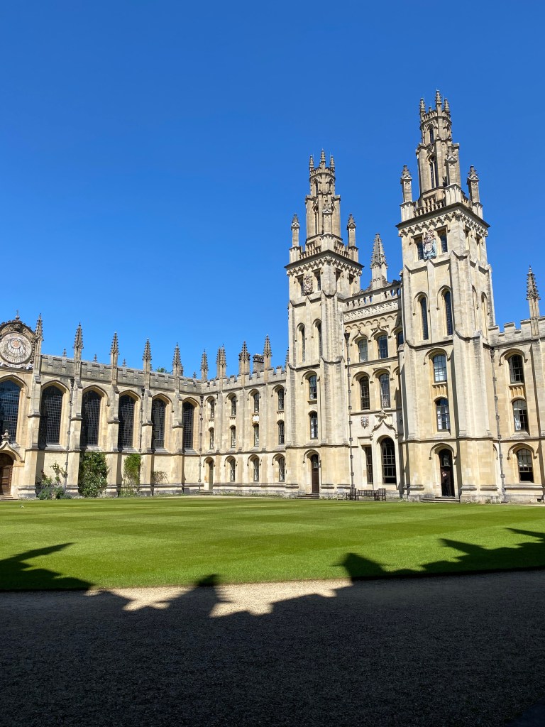 Oxford has plenty to offer without spending a penny! Here are some top free things to do in Oxford:

🏰 Wander the Colleges (Some Are Free!)

Many Oxford colleges are free to enter—especially during quieter times. Notable ones include:

Keble College – known for its unique striped brick architecture.

Exeter College – small, charming, and centrally located.

All Souls College – you can peek into the beautiful quadrangles.

📚 Visit the Bodleian Library & Radcliffe Camera (Exterior)

While tours inside the Bodleian require a ticket, the courtyards and exteriors are free to explore, and the Radcliffe Camera is one of the most photographed spots in Oxford.

🖼️ Explore the Ashmolean Museum

The oldest public museum in the UK is completely free and full of art, archaeology, and fascinating artifacts from around the world. I went there for a few hours and definitely had an amazing time!! I recommend 100%!

🎭 Catch a Free Event or Talk

Check the university and museum calendars—free lectures, poetry readings, and exhibitions happen regularly, especially during term time. Oxford is so alive with the hectic student life that there are always events happening.

🛍️ Stroll Through Covered Market

Even if you don’t buy anything, the historic Covered Market is worth visiting for its atmosphere, quirky shops, and local food stalls. It’s definitely worth a visit, it’s very ancient and quaint!

⛪ Visit the University Church of St Mary the Virgin

Entry to the church is free (though the tower has a fee). It offers Gothic architecture and a great spot to rest in quiet. Hope you get there when it’s a bit quiet as many visitors tend to walk around but I really liked the atmosphere of this small old church. 

Which Park to choose in Oxford?

After a city break, time for a rest in nature and Oxford has a lot to offer!

🌳 University Parks

More botanical and landscaped: Tree-lined paths, rare plant species, and curated gardens.

Peaceful and spacious: Great for a tranquil walk, a book under a tree, or a relaxed picnic.

Less touristy: Feels more like a secret escape used by locals and students.

Bonus: You might spot some cricket on the playing fields.

🐄 Christ Church Meadow

Pastoral and iconic: Sweeping views of the college spires, grazing cows, and the river Thames (Isis).

Photogenic and atmospheric: The views toward Christ Church College are breathtaking.

More historical feel: Feels like stepping into a painting of Oxford’s academic past.

Busy with tourists: Especially on sunny days.

💬 Verdict:

If you want serene natural beauty and fewer crowds: go to University Parks.

If you want classic Oxford charm with postcard views: visit Christ Church Meadow.