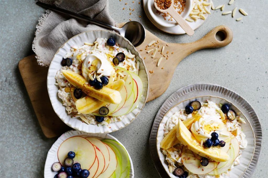 There is a recipe reported for what Princess Diana used to enjoy for breakfast — a version of overnight oats / Bircher muesli that her former chef Darren McGrady shared.

Here’s the gist of the recipe, plus some notes to help you try it (and adapt it):

🥣 “Princess Diana’s Overnight Oats”

Ingredients (for ~2 servings)

1 cup rolled oats 

1 cup freshly squeezed orange juice (instead of milk)

1 cup Greek yogurt 

1 Tbsp raw honey (or to taste)

¼ tsp cinnamon (optional)

½ Honeycrisp apple, grated (skin on)

Juice of 1 lemon

1 cup fresh blueberries

½ cup toasted walnuts